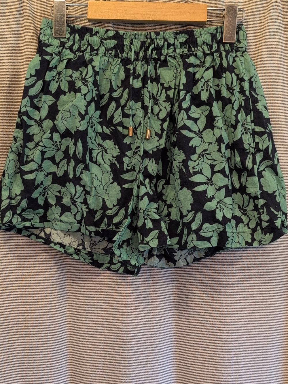 Women's Green Floral Elastic-Waist Shorts